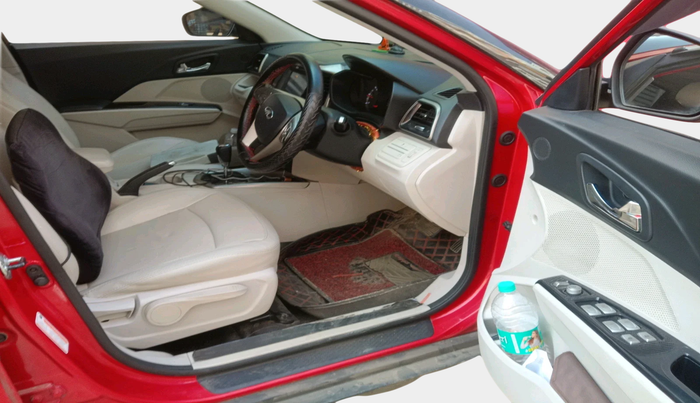 2021 Mahindra XUV300 W8 (O) 1.5 DIESEL AMT, Diesel, Automatic, 1,38,214 km, interior