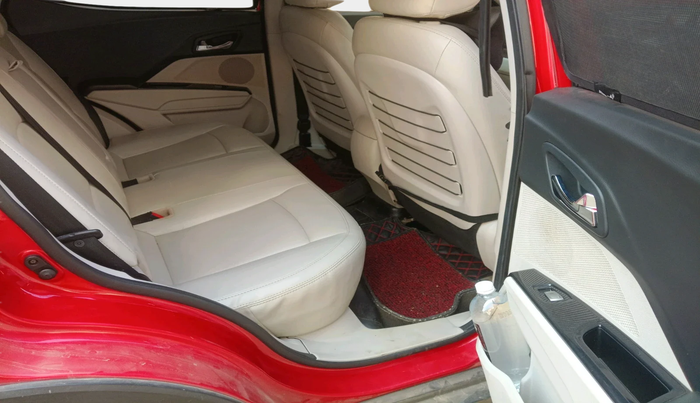 2021 Mahindra XUV300 W8 (O) 1.5 DIESEL AMT, Diesel, Automatic, 1,38,214 km, interior