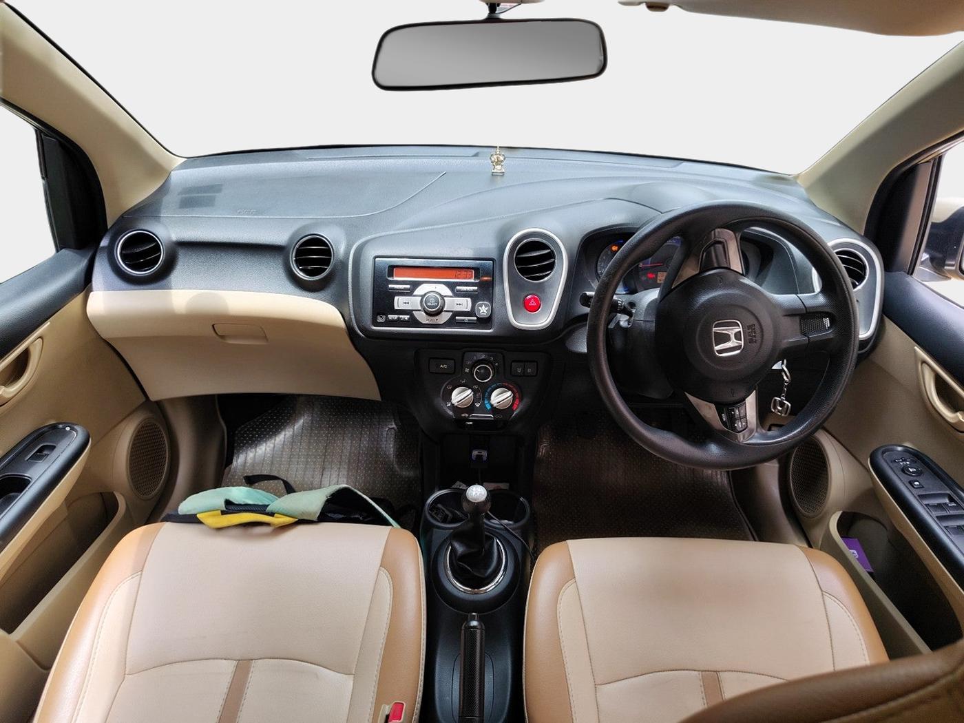 2014 Honda Mobilio 1.5L I-DTEC V, Diesel, Manual, 83,933 km, interior