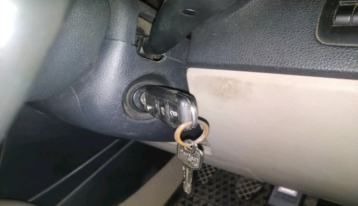 2013 Volkswagen Polo HIGHLINE1.2L, Petrol, Manual, 1,01,566 km, interior