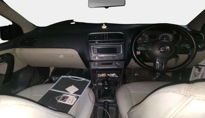 2013 Volkswagen Polo HIGHLINE1.2L, Petrol, Manual, 1,01,566 km, interior