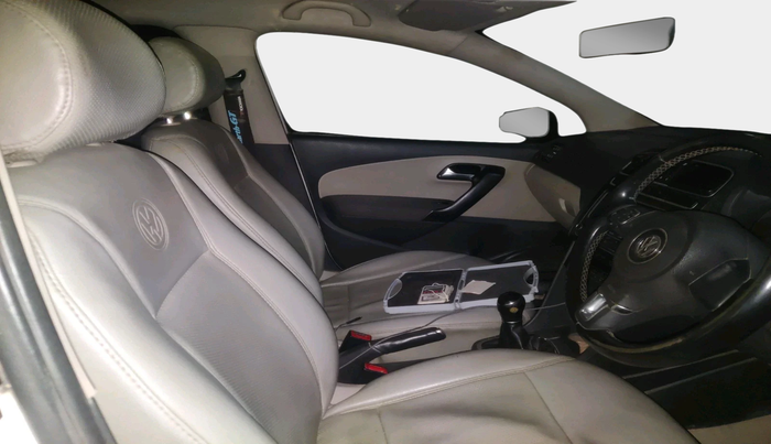 2013 Volkswagen Polo HIGHLINE1.2L, Petrol, Manual, 1,01,566 km, interior