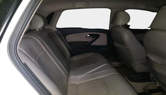 2013 Volkswagen Polo HIGHLINE1.2L, Petrol, Manual, 1,01,566 km, interior