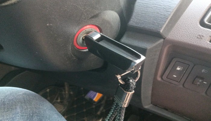 2014 Mahindra XUV500 W8, Diesel, Manual, 1,47,151 km, interior