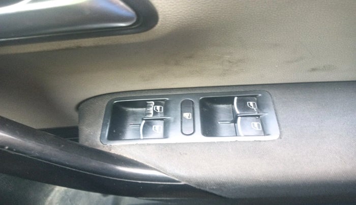 2013 Volkswagen Polo HIGHLINE DIESEL, Diesel, Manual, 1,06,483 km, interior