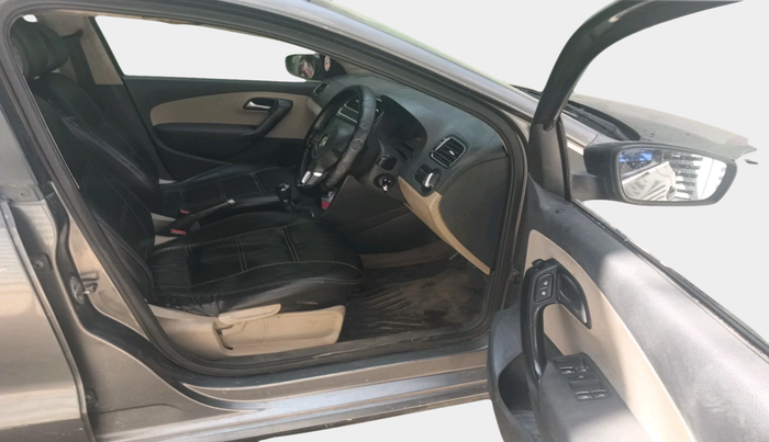 2013 Volkswagen Polo HIGHLINE DIESEL, Diesel, Manual, 1,06,483 km, interior