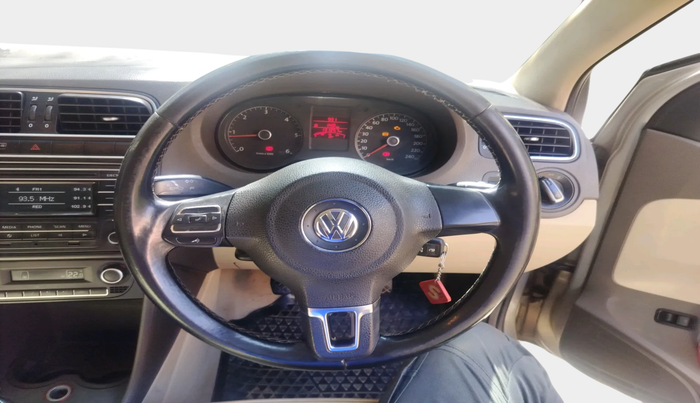2013 Volkswagen Vento HIGHLINE DIESEL 1.6, Diesel, Manual, 1,31,257 km, interior