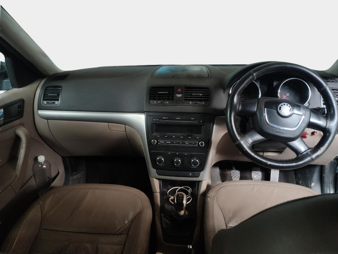 2011 Skoda Yeti AMBITION 2.0 TDI CR 4X2, Diesel, Manual, 1,50,000 km, interior