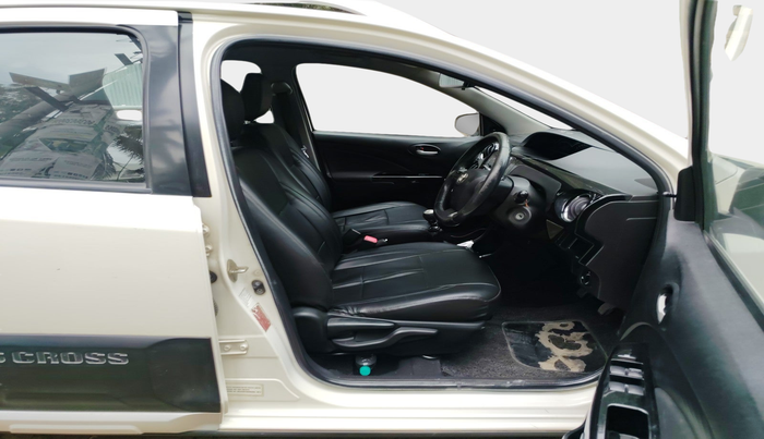 2014 Toyota Etios CROSS 1.4 VD, Diesel, Manual, 72,446 km, interior