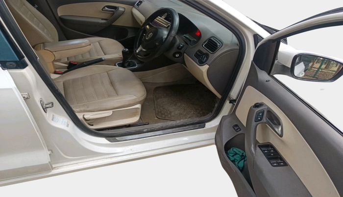 2011 Volkswagen Vento HIGHLINE 1.6 MPI, Petrol, Manual, 55,867 km, interior