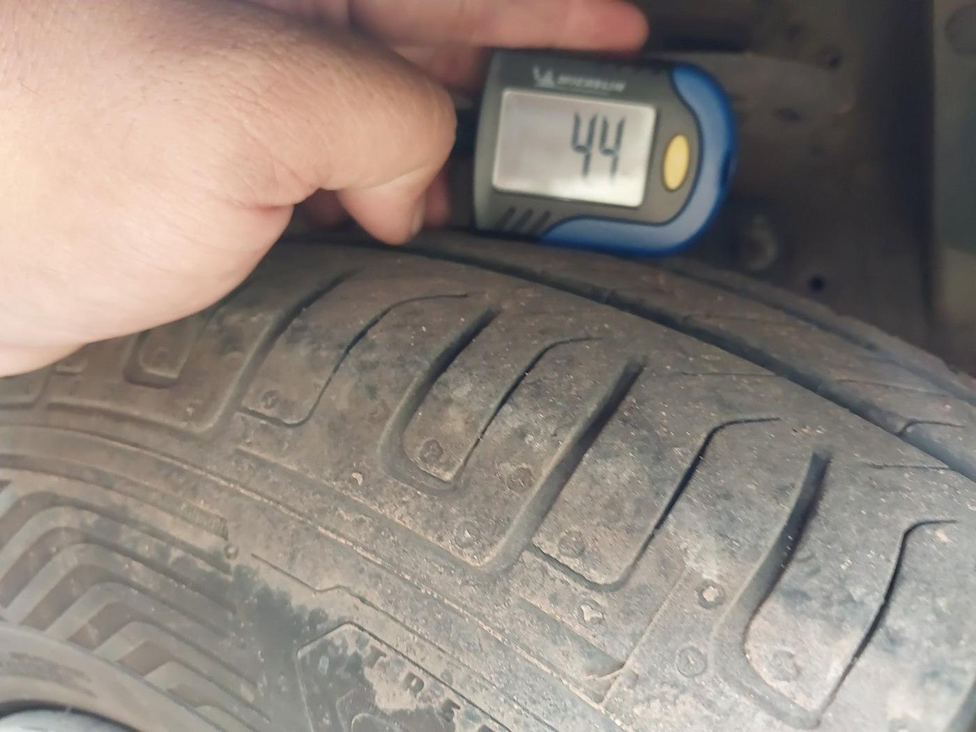 2018 Maruti Dzire VXI, Petrol, Manual, 52,927 km, tyre