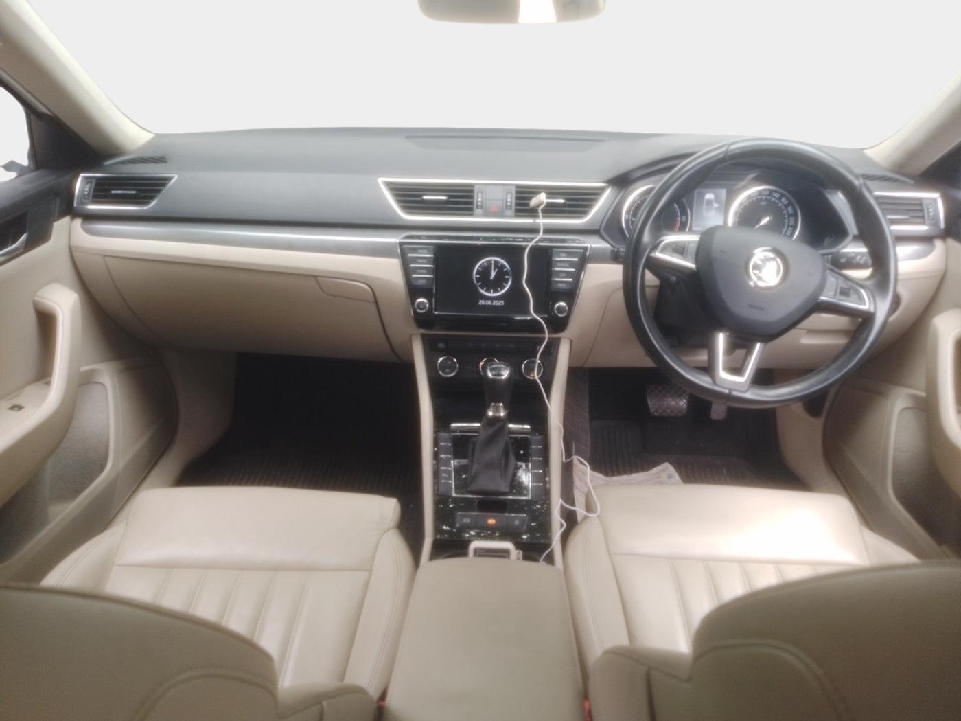 2017 Skoda Superb STYLE 2.0 TDI AT, Diesel, Automatic, 58,800 km, interior