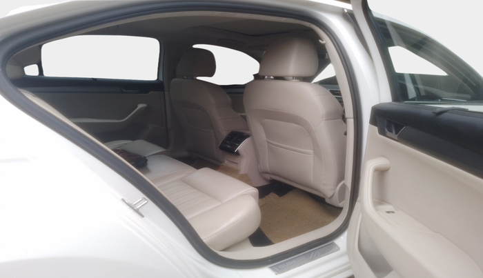 2017 Skoda Superb STYLE 2.0 TDI AT, Diesel, Automatic, 58,665 km, interior