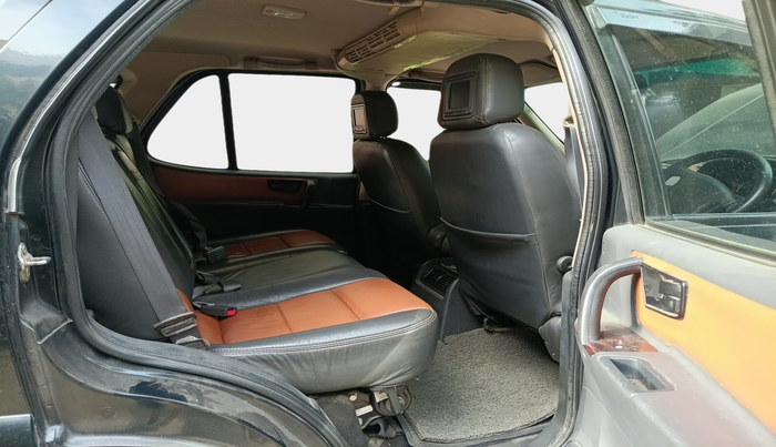 2010 Tata Safari 4X2 VX DICOR 2.2 VTT, Diesel, Manual, 1,29,575 km, interior