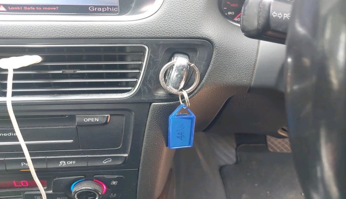 2012 Audi Q5 2.0 TDI QUATTRO, Diesel, Automatic, 2,82,207 km, interior