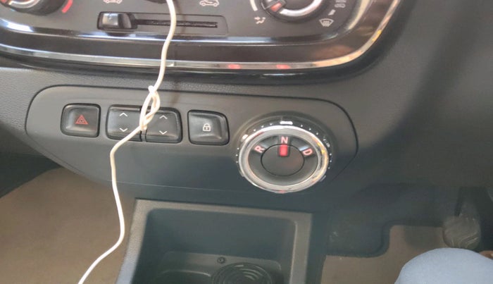 2016 Renault Kwid RXT 1.0 AMT, Petrol, Automatic, 17,898 km, interior