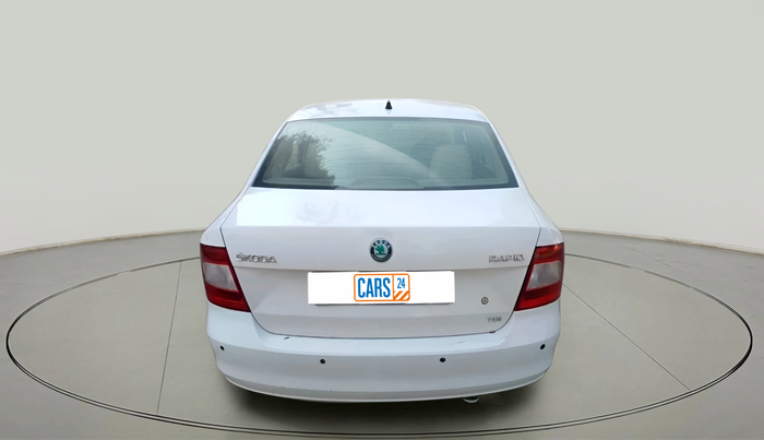 2014 Skoda Rapid AMBITION 1.6 TDI CR MT PLUS, Diesel, Manual, 97,984 km, exterior