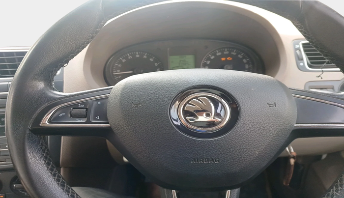 2014 Skoda Rapid AMBITION 1.6 TDI CR MT PLUS, Diesel, Manual, 97,984 km, interior