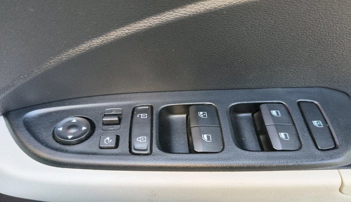 2022 Hyundai VENUE SX 1.2 PETROL, Petrol, Manual, 30,354 km, interior