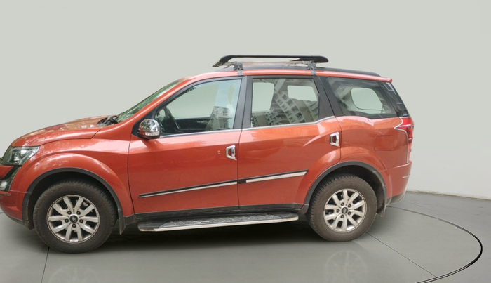 2016 Mahindra XUV500 W10 AT, Diesel, Automatic, 1,15,199 km, exterior