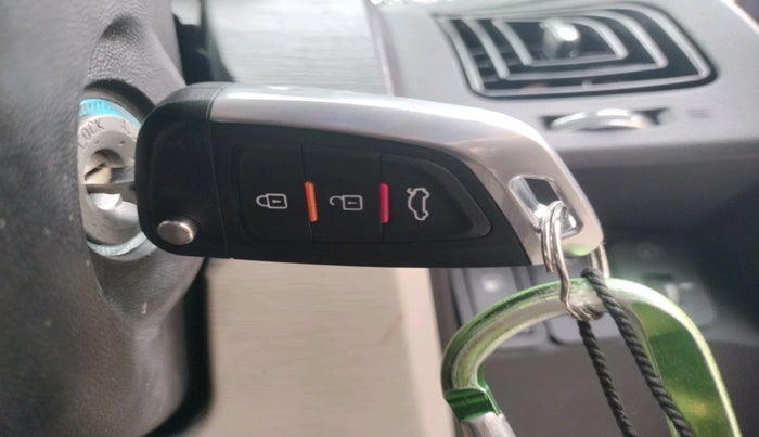 2016 Mahindra XUV500 W10 AT, Diesel, Automatic, 1,15,199 km, interior