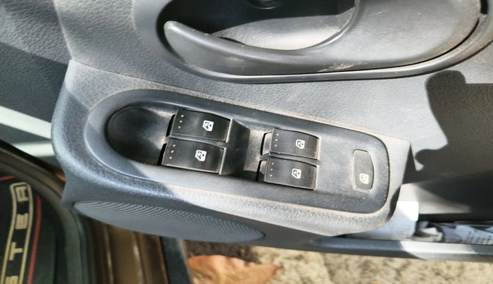 2013 Renault Duster 85 PS RXL DIESEL, Diesel, Manual, 1,59,983 km, interior