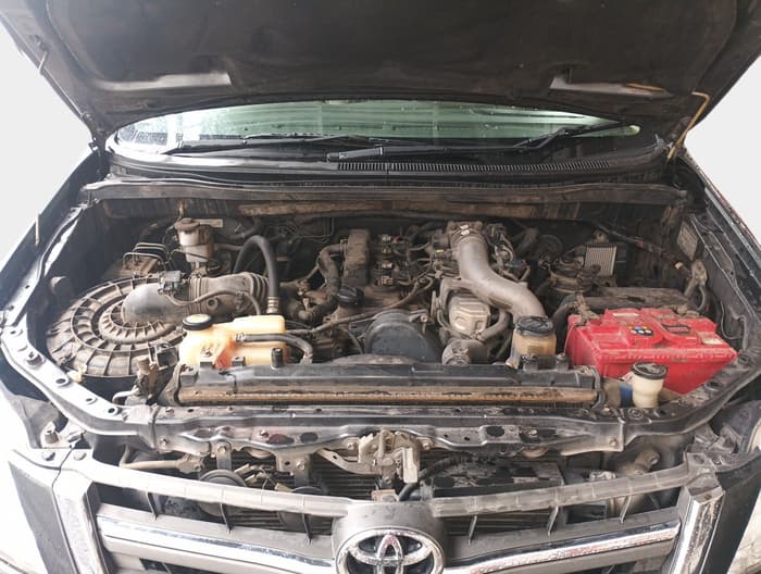 2015 Toyota Innova 2.5 VX 7 STR, Diesel, Manual, 98,229 km, exterior