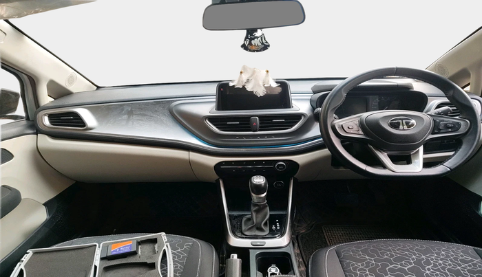 2024 Tata ALTROZ XZA + SUNROOF, Petrol, Automatic, 15,106 km, interior