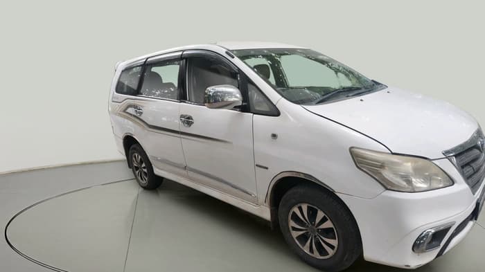 2015 Toyota Innova 2.5 GX 8 STR, Diesel, Manual, 1,36,741 km, exterior