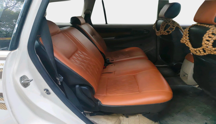 2015 Toyota Innova 2.5 GX 8 STR, Diesel, Manual, 1,36,741 km, interior