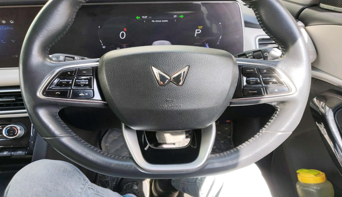 2021 Mahindra XUV700 AX 7 LUXURY D AT 7 STR, Diesel, Automatic, 53,170 km, interior