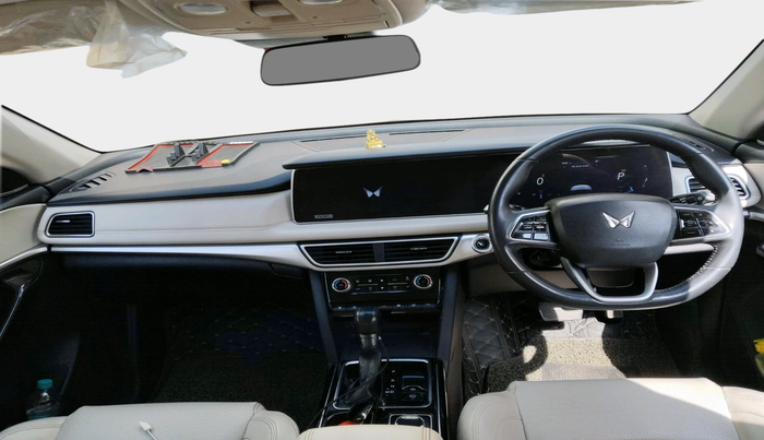 2021 Mahindra XUV700 AX 7 LUXURY D AT 7 STR, Diesel, Automatic, 53,170 km, interior