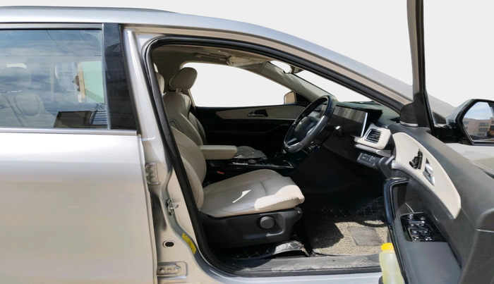 2021 Mahindra XUV700 AX 7 LUXURY D AT 7 STR, Diesel, Automatic, 53,170 km, interior