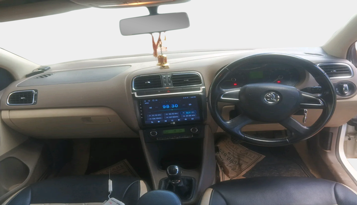 2013 Skoda Rapid ELEGANCE 1.6 TDI CR MT, Diesel, Manual, 1,04,446 km, interior