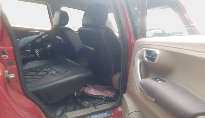 2018 Mahindra TUV300 T10, Diesel, Manual, 80,620 km, interior