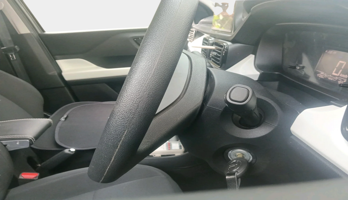 2025 Tata PUNCH PURE MT, Petrol, Manual, 4,708 km, interior