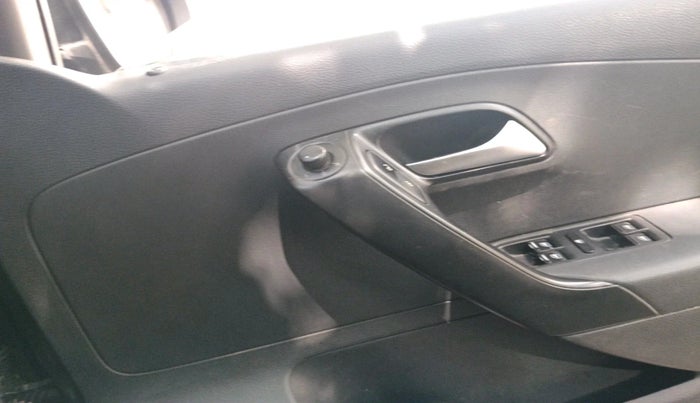 2016 Volkswagen Polo COMFORTLINE 1.2L, Petrol, Manual, 1,01,146 km, interior