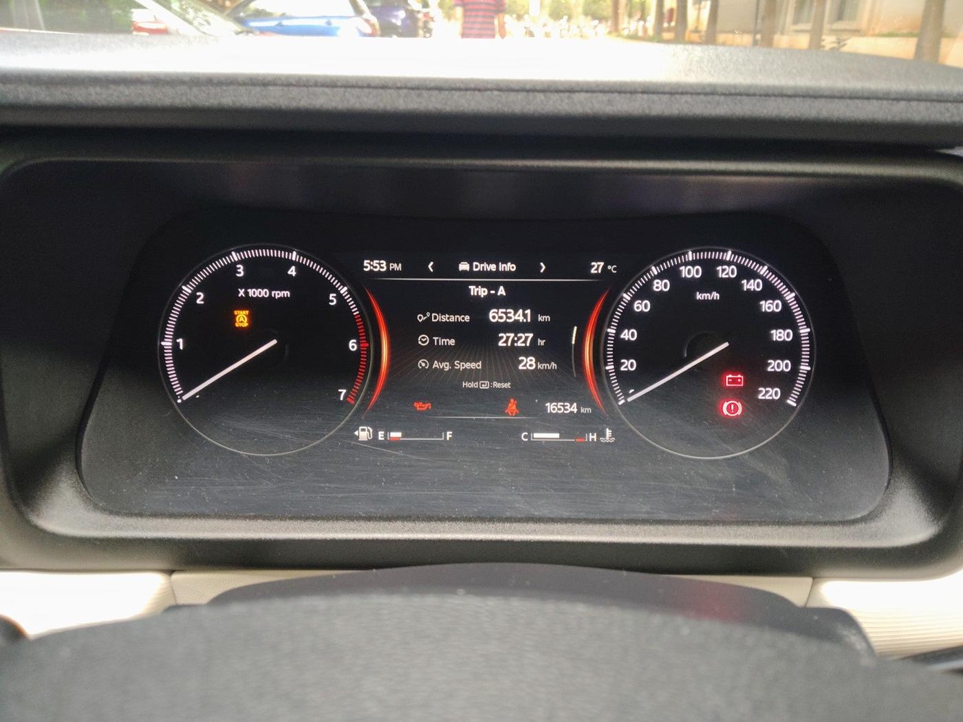 2022 Mahindra XUV700 MX P MT 5 STR, Petrol, Manual, 16,534 km, interior