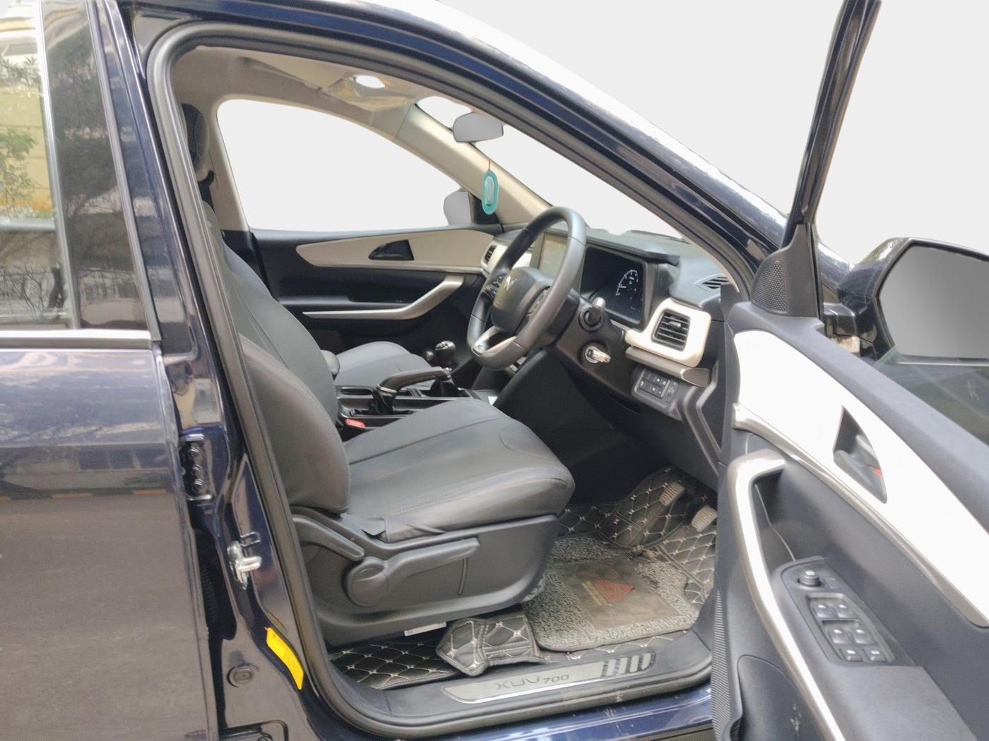 2022 Mahindra XUV700 MX P MT 5 STR, Petrol, Manual, 16,534 km, interior