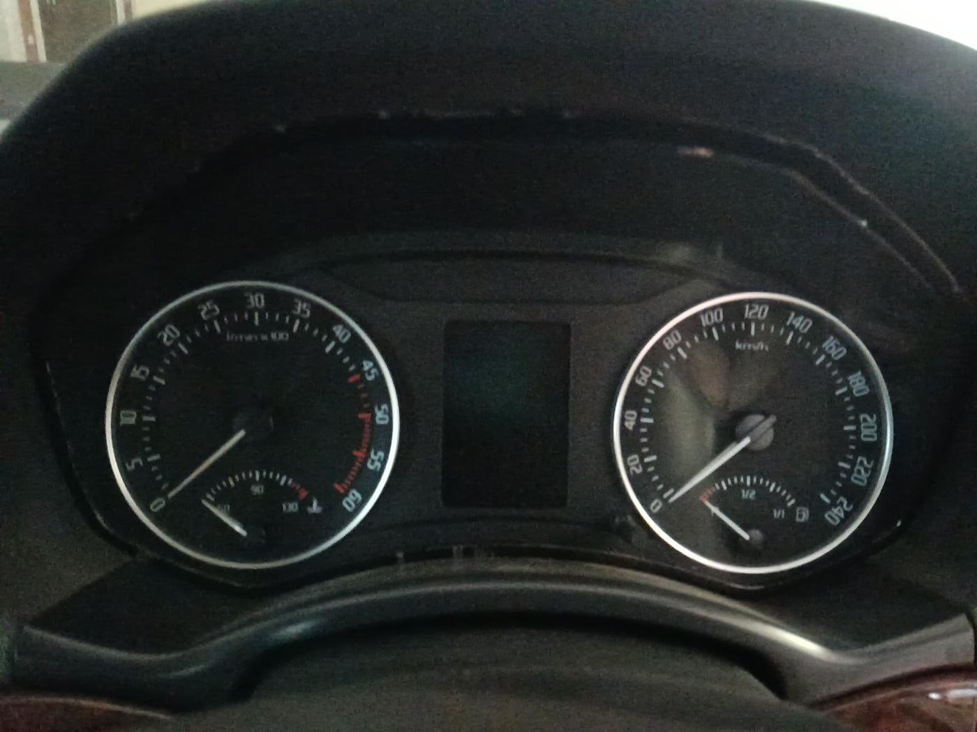 2010 Skoda Laura ELEGANCE 2.0 TDI CR MT, Diesel, Manual, 2,80,000 km, interior