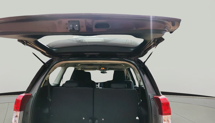 2016 Toyota Innova Crysta 2.4 VX 7 STR, Diesel, Manual, 1,84,562 km, exterior