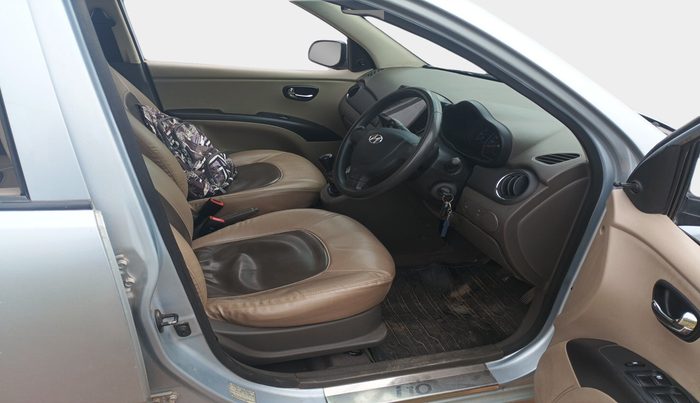 2013 Hyundai i10 MAGNA 1.1 LPG, Petrol, Manual, 1,23,749 km, interior