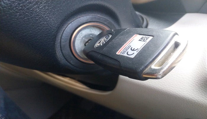 2020 Mahindra XUV300 W6 1.2 PETROL, Petrol, Manual, 68,252 km, interior