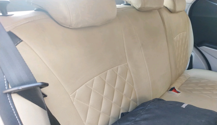 2020 Mahindra XUV300 W6 1.2 PETROL, Petrol, Manual, 68,252 km, interior