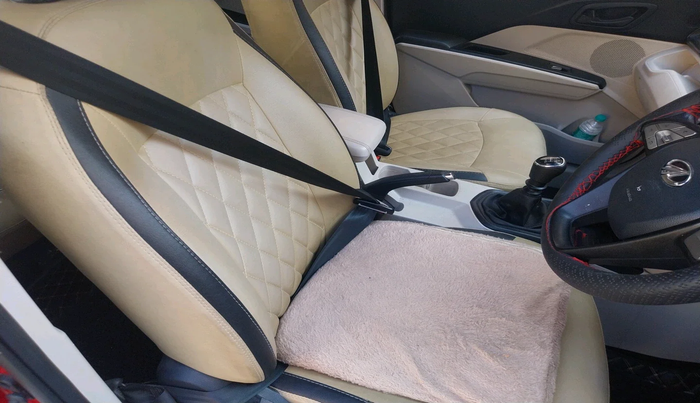 2020 Mahindra XUV300 W6 1.2 PETROL, Petrol, Manual, 68,252 km, interior