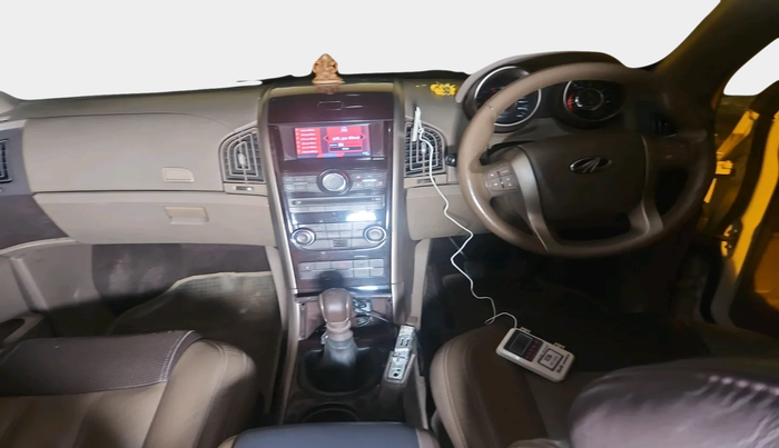 2014 Mahindra XUV500 W8, Diesel, Manual, 80,566 km, interior