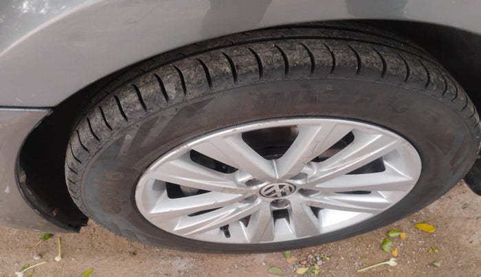 2013 Volkswagen Polo HIGHLINE DIESEL, Diesel, Manual, 1,95,149 km, tyre