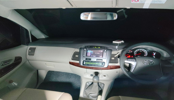 2014 Toyota Innova 2.5 VX 7 STR, Diesel, Manual, 83,978 km, interior