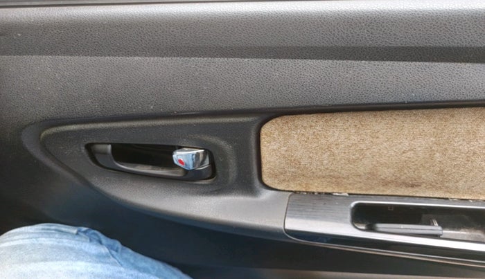 2015 Mahindra E2O T2, Electric, Automatic, 73,976 km, interior