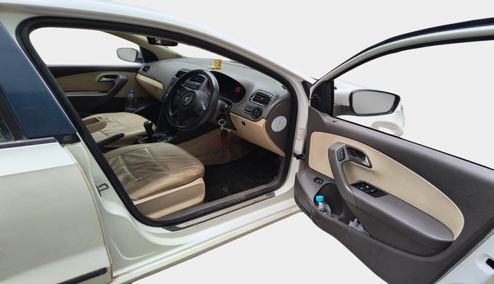 2011 Volkswagen Vento TRENDLINE 1.6, Petrol, Manual, 98,202 km, interior
